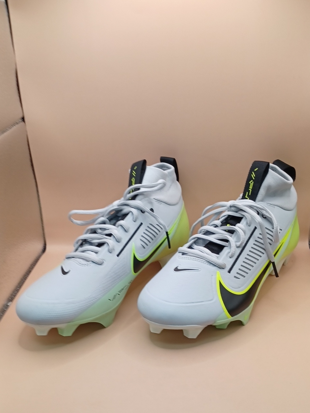 NWOB Nike Vapor Edge Pro 360 2 Football Cleats-Platinum Green Mens Size 9.5 US